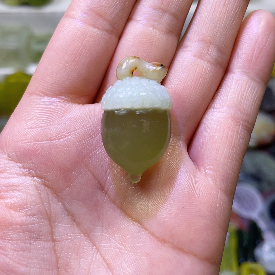 蛇纹石玉颈饰未镶嵌