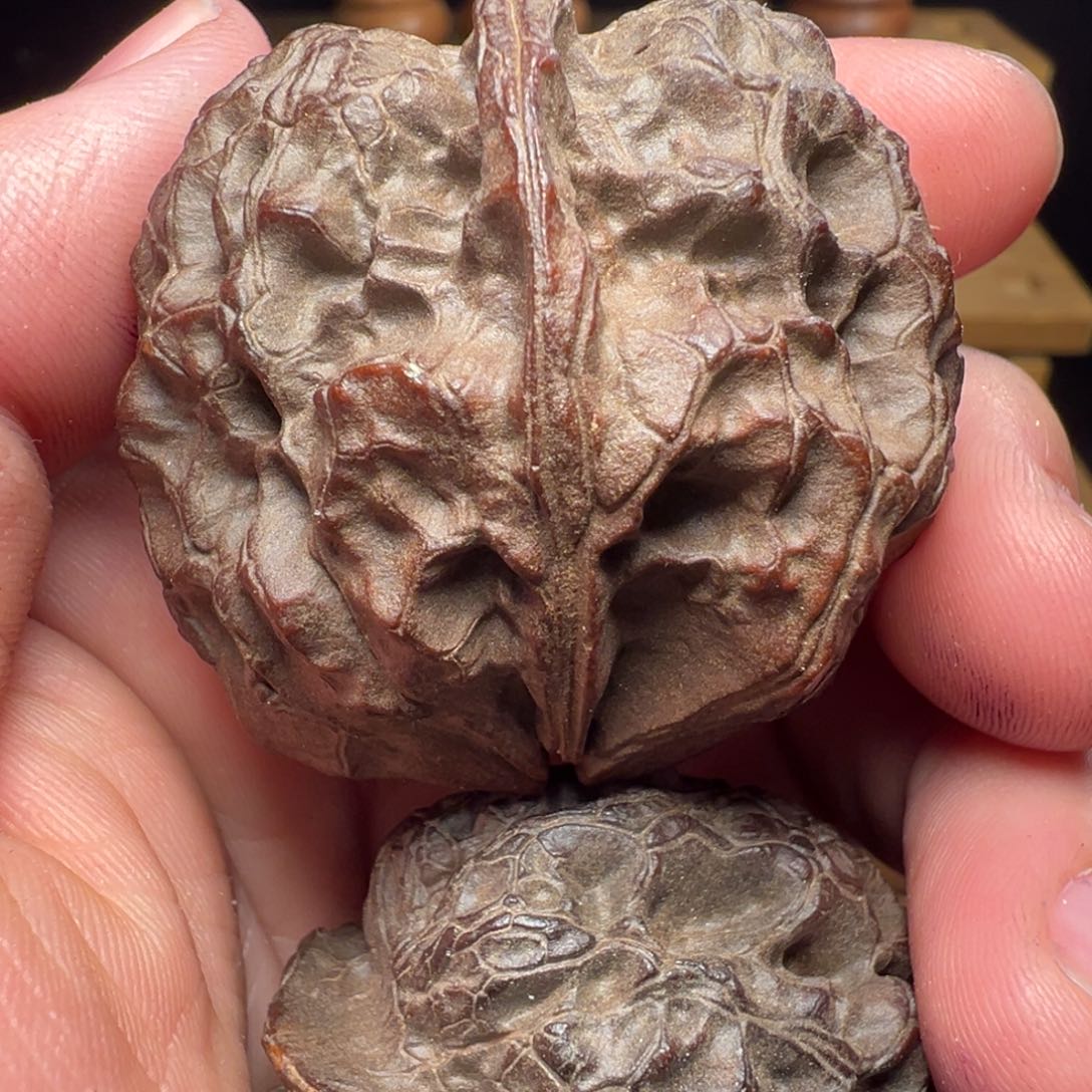 文玩核桃吊坠七彩皇冠43mm