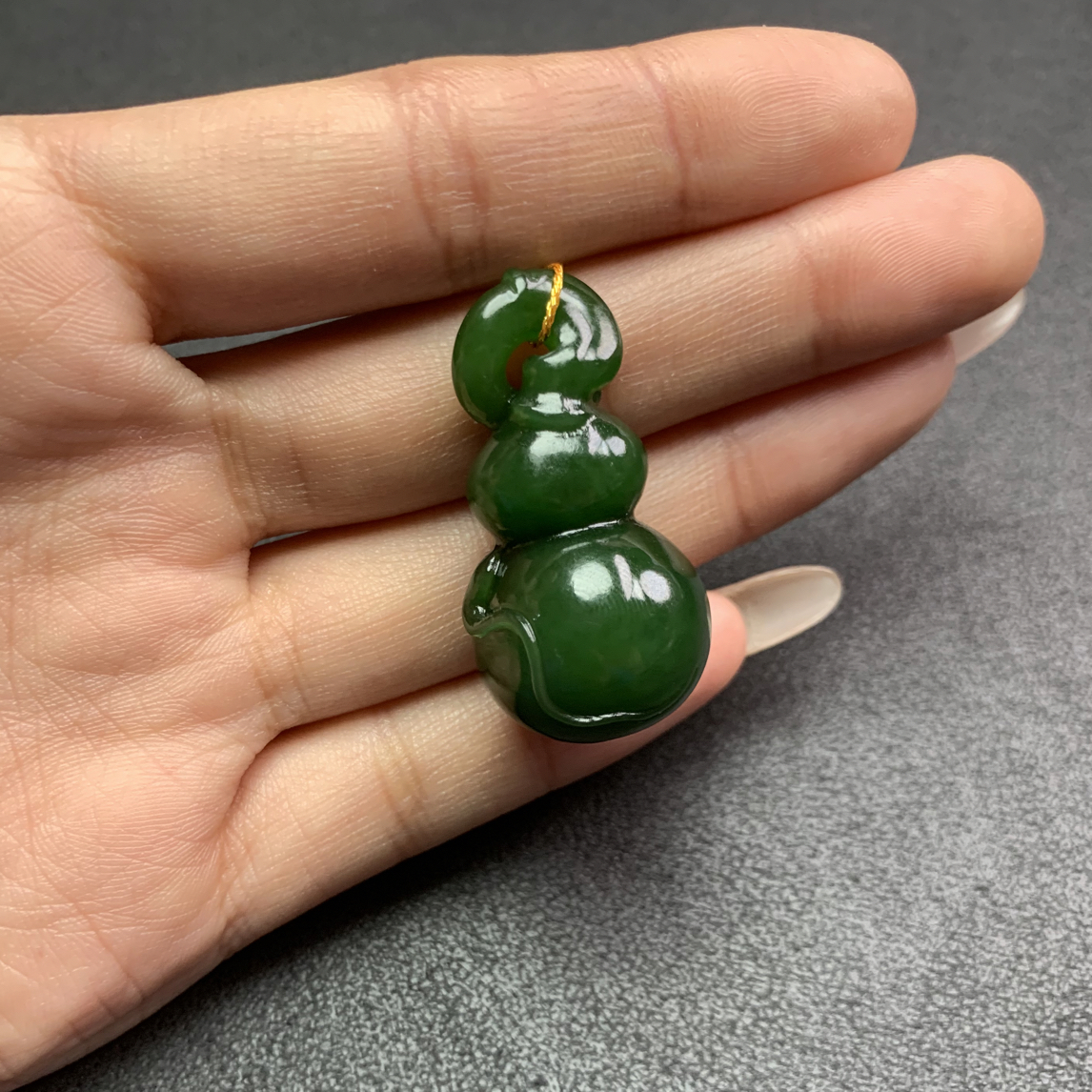 和田玉俄碧碧玉菠菜绿葫芦 37.4x19.5x19 CJ110