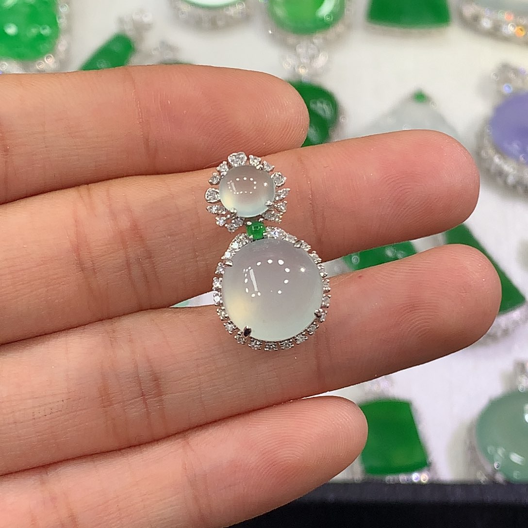 【闪购商品】翡翠吊坠(不含链)18K金镶嵌蛋面