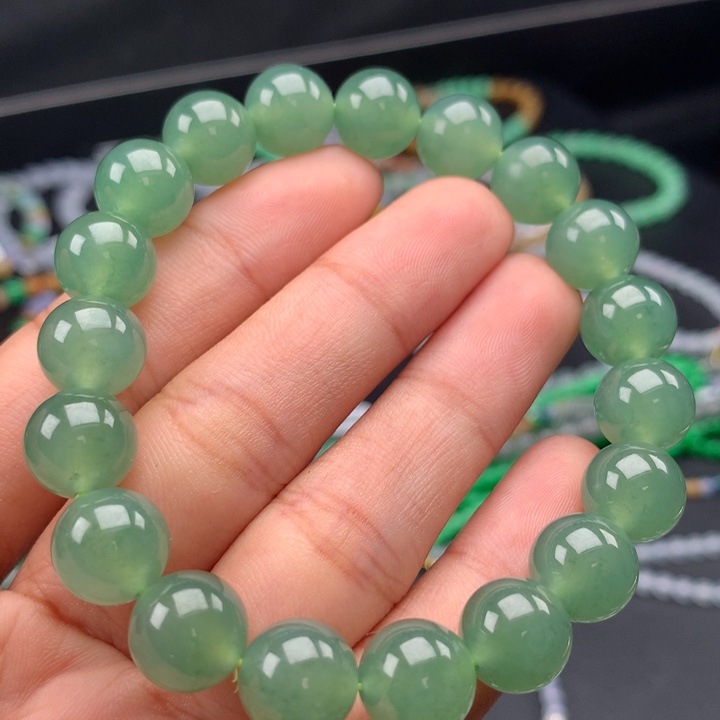 翡翠手镯未镶嵌卡