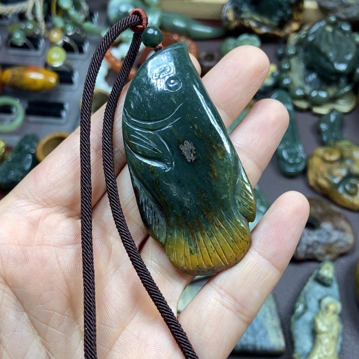 岫岩河磨玉（透闪石质玉）未镶嵌把件