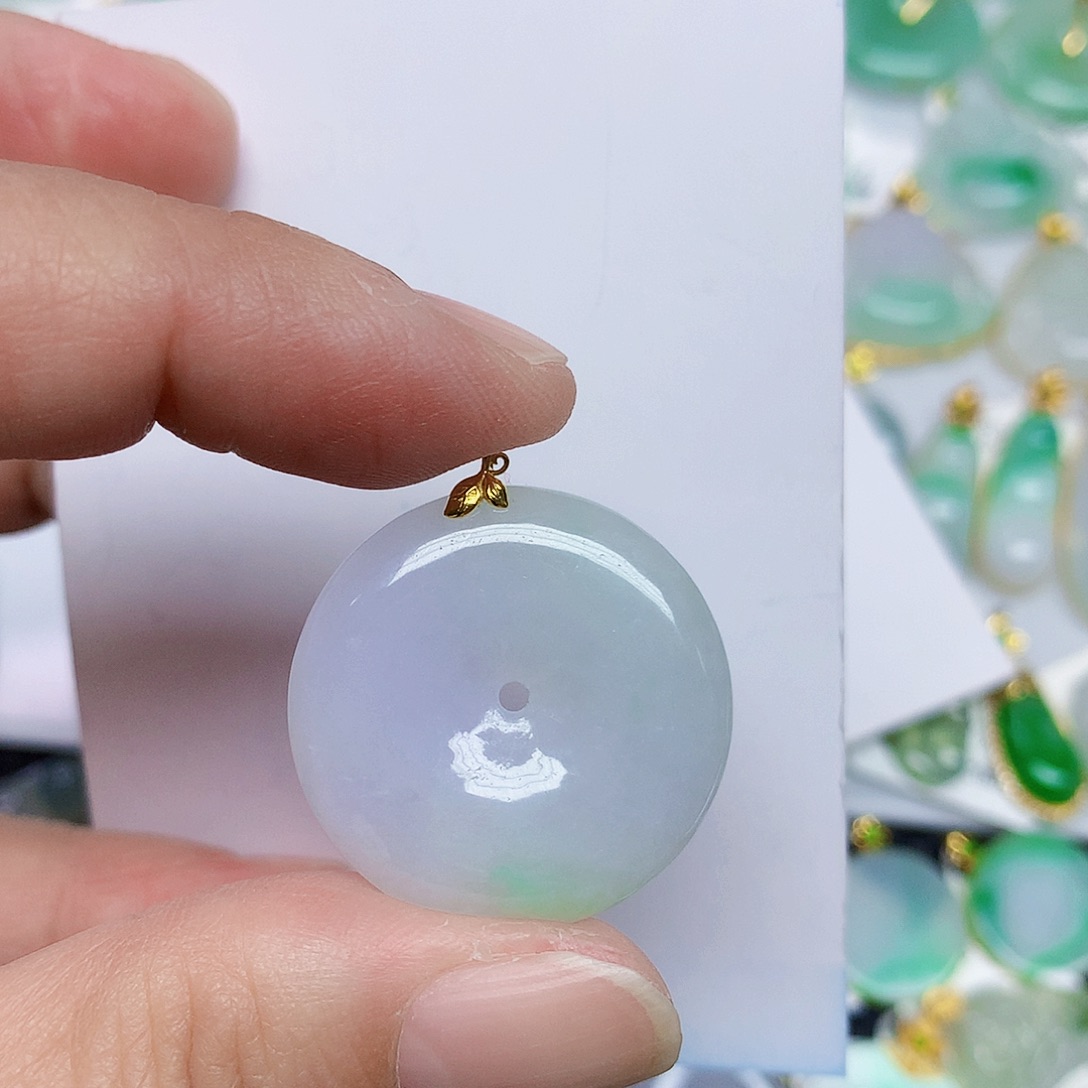 翡翠18K金镶嵌颈饰4567899