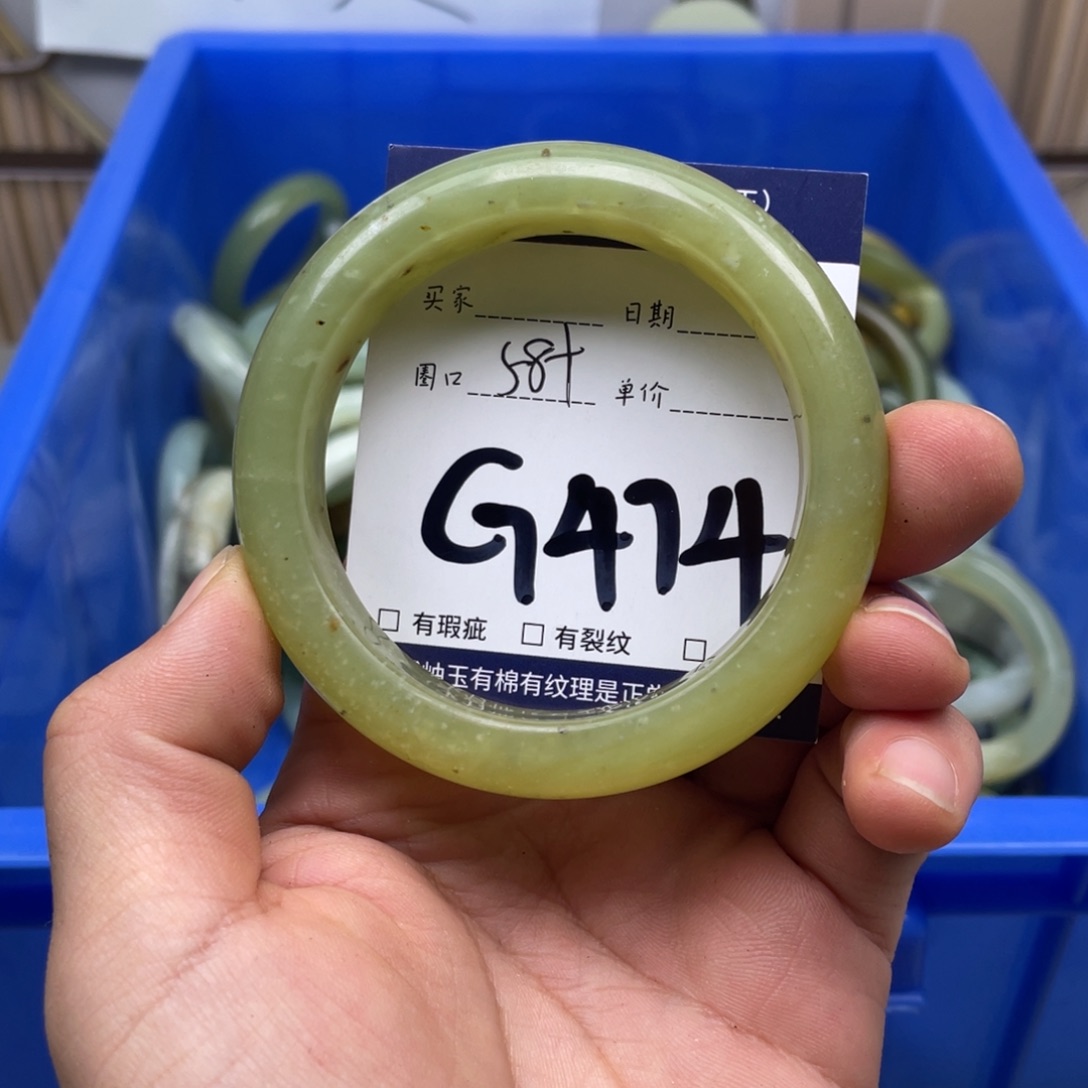 岫玉手镯手镯未镶嵌