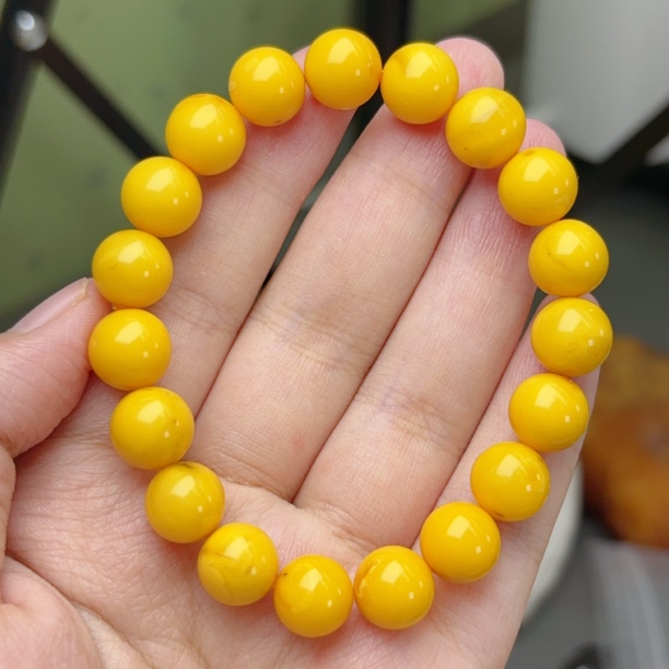 鸡油黄满蜡10➕瑕疵蜜蜡圆珠手串（737号）