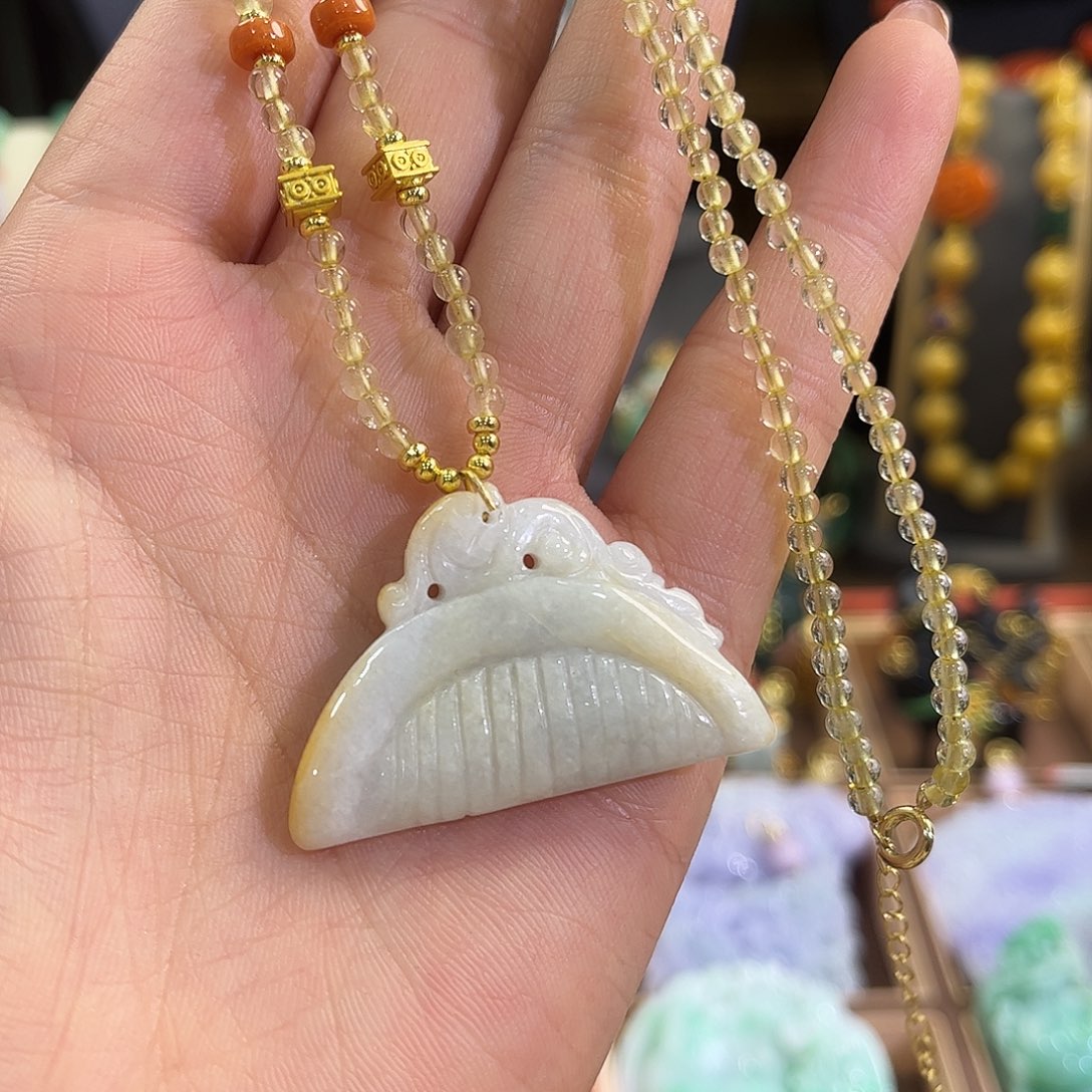 翡翠未镶嵌颈饰炸