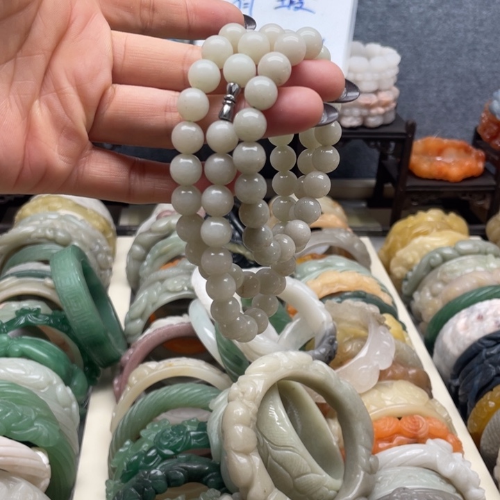 石英岩玉未镶嵌手镯