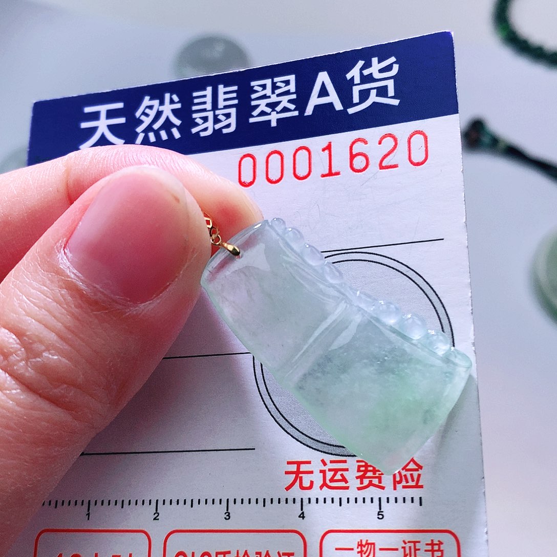 翡翠颈饰18K金镶嵌吊坠