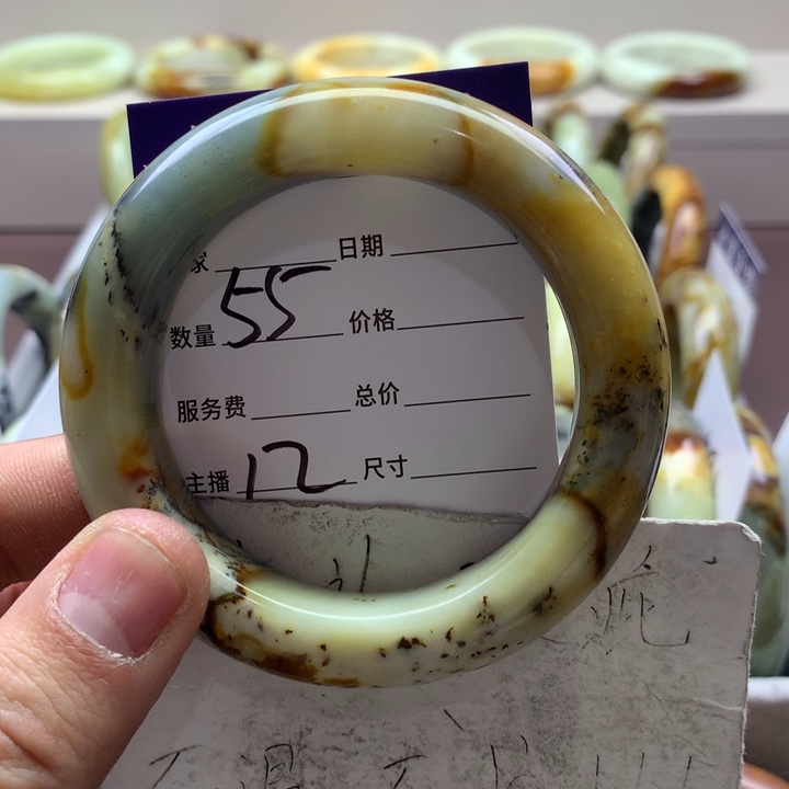蛇纹石玉手镯未镶嵌