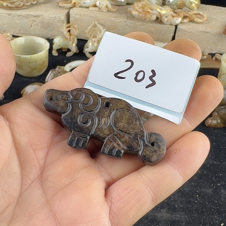 和田玉未镶嵌颈饰