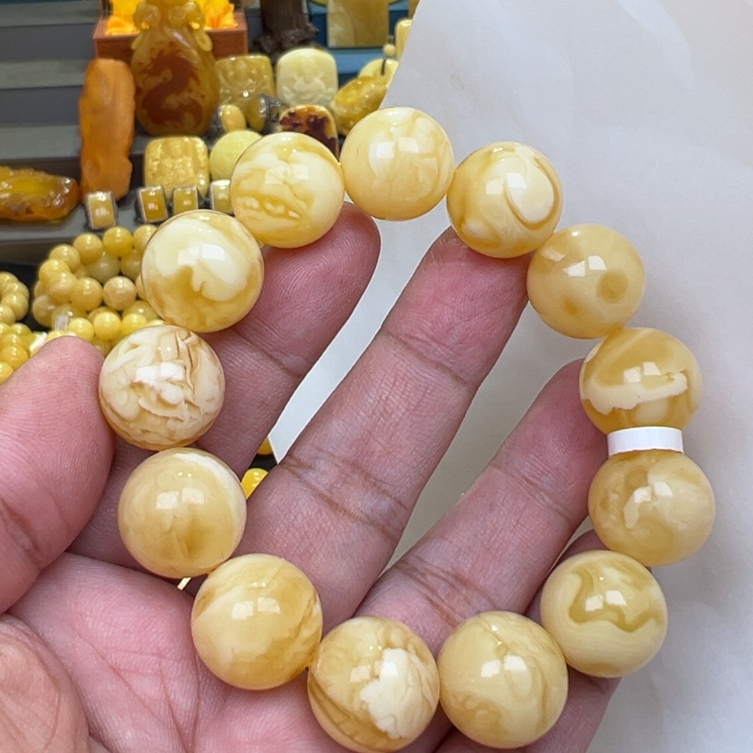 蜜蜡未镶嵌珠宝奇石16加33.53克