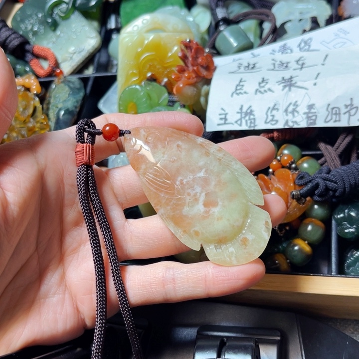 蛇纹石玉颈饰未镶嵌