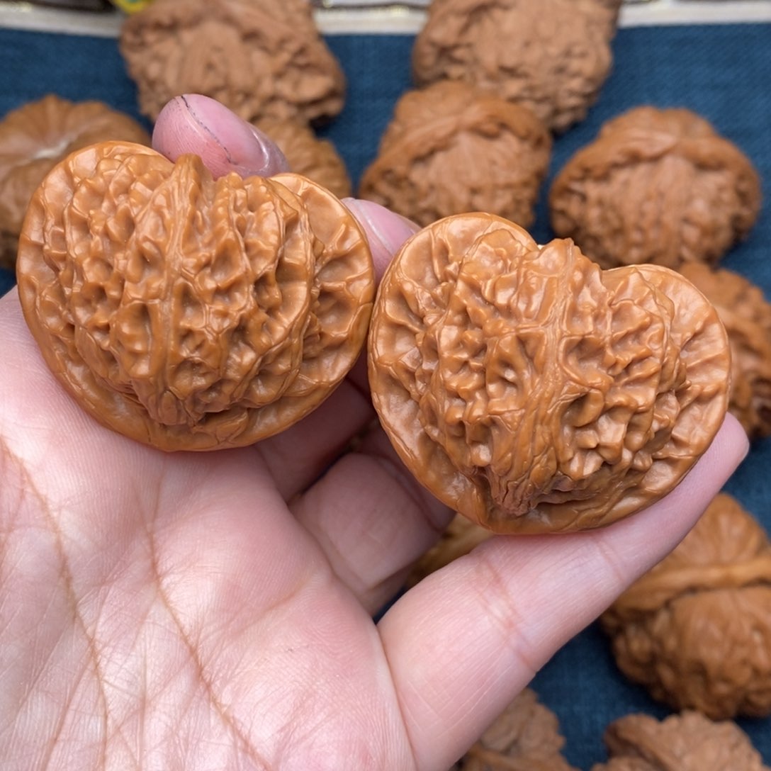 文玩核桃把件42桃心宫灯