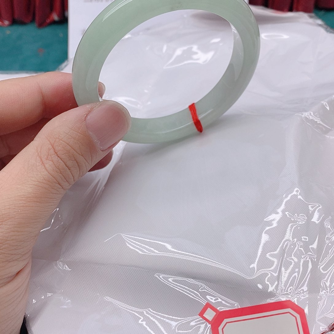 翡翠手镯未镶嵌奶*?355555555