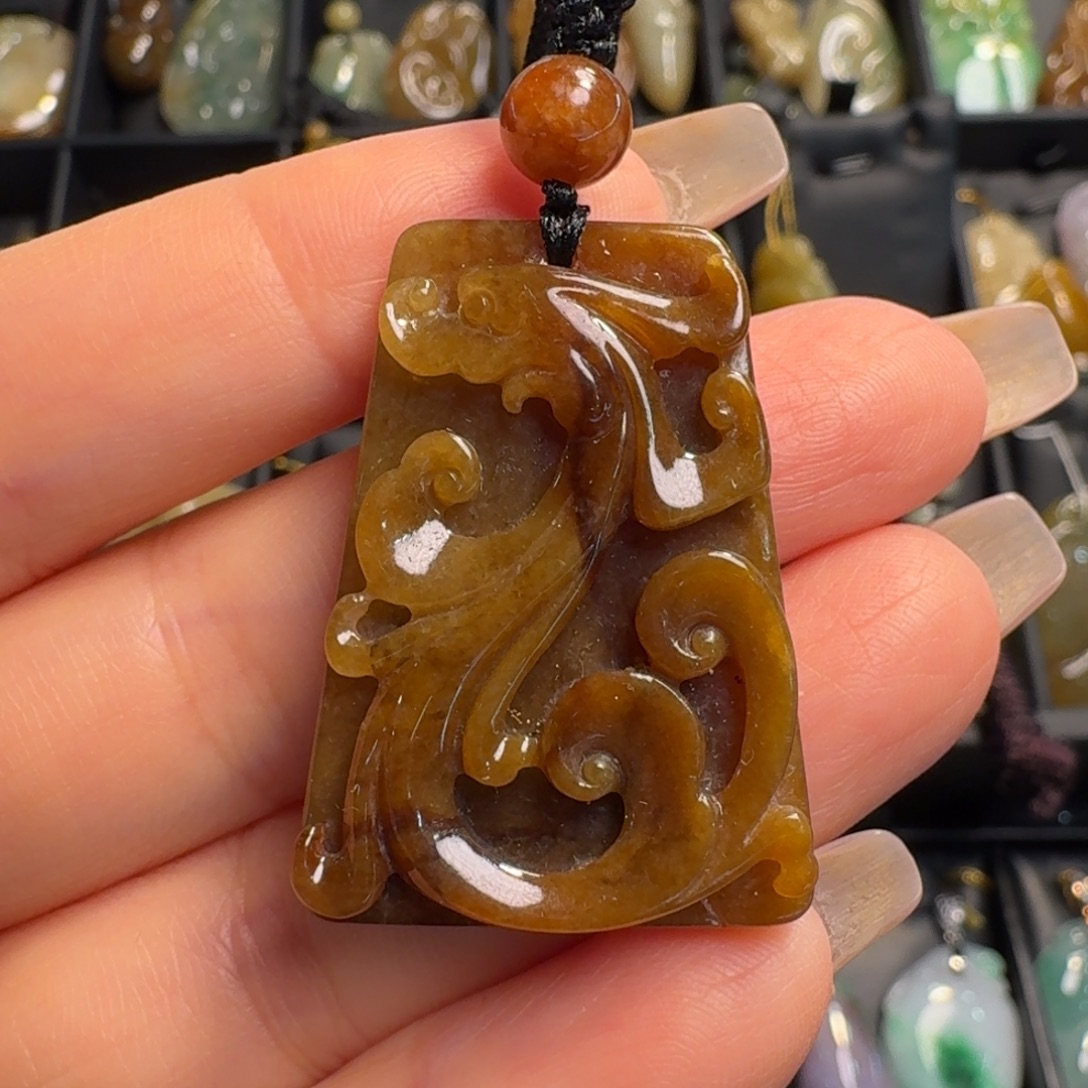 翡翠未镶嵌颈饰龙牌