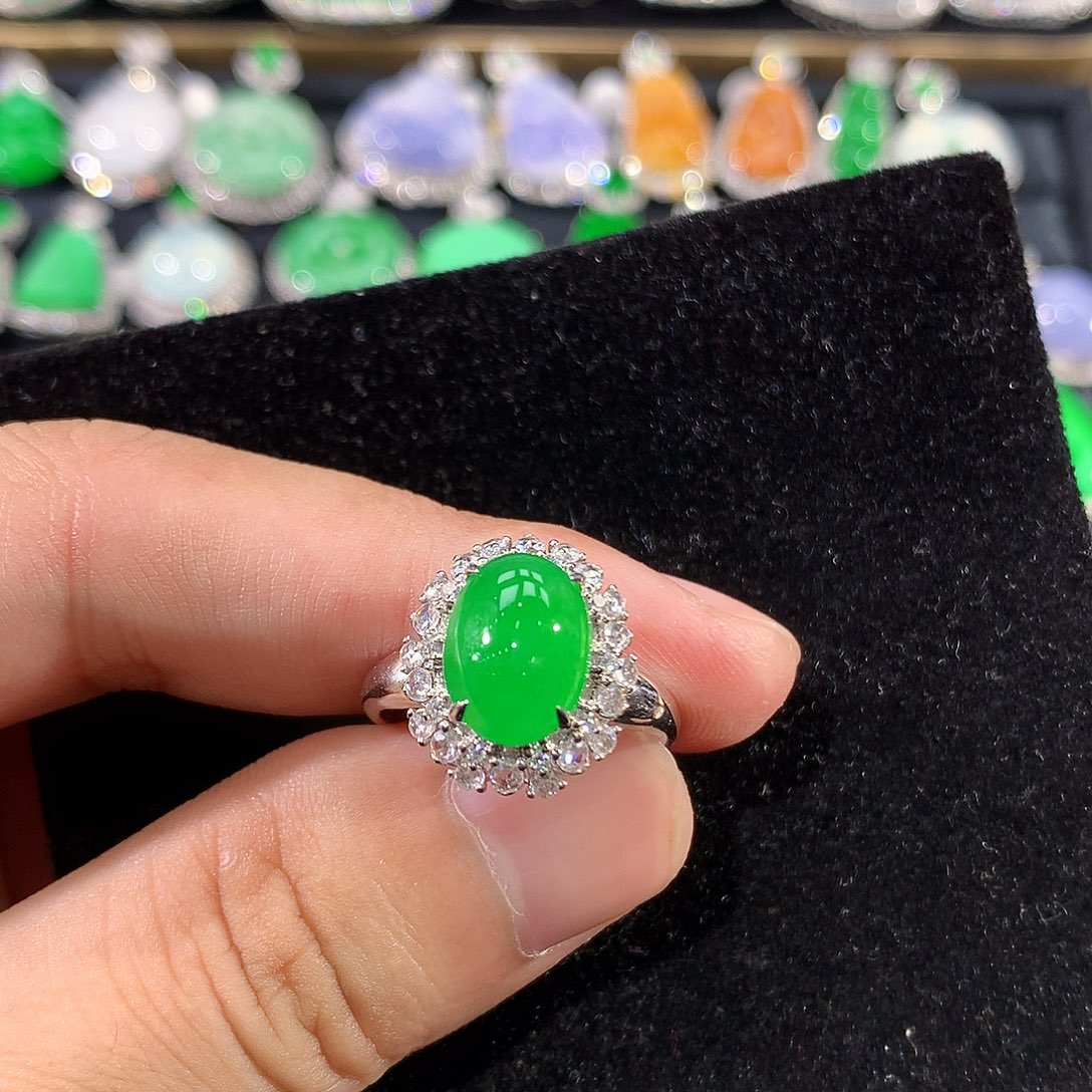 翡翠18K金镶嵌戒指