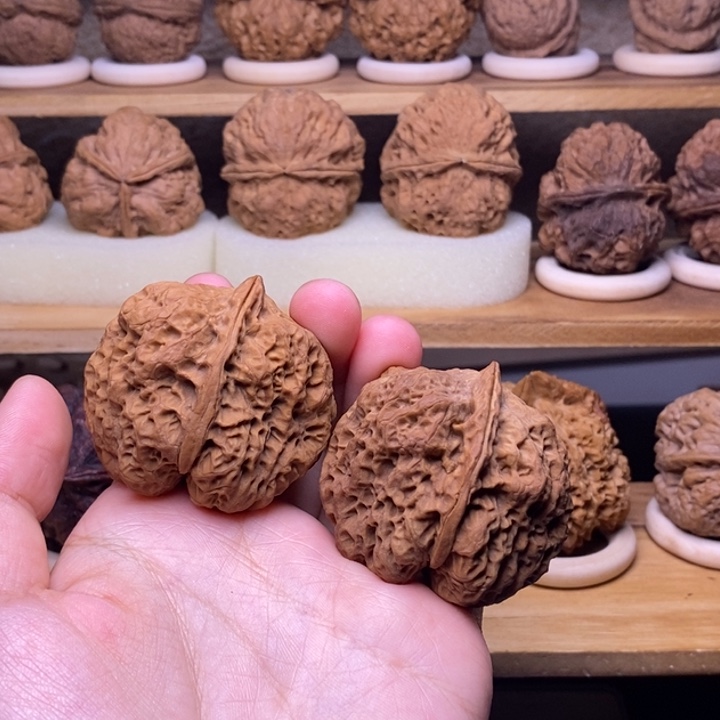 桃核把件11临沧牛蛙