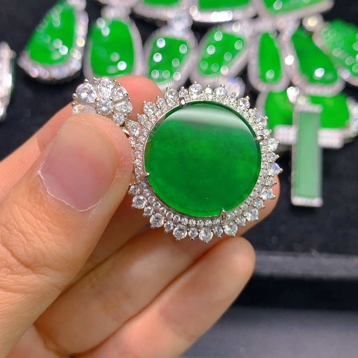 翡翠颈饰银S925镶嵌一个