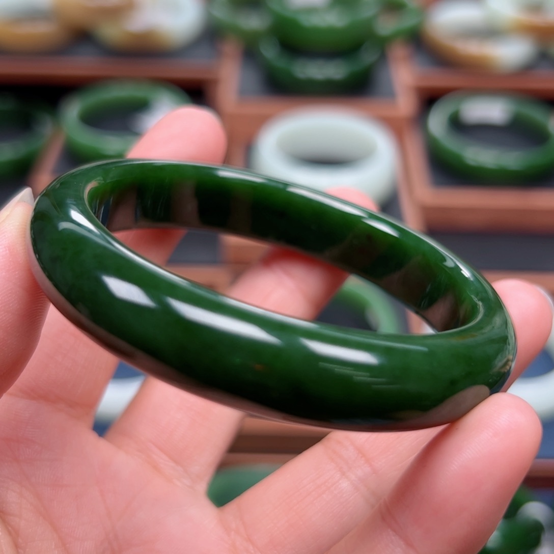 未镶嵌手镯和田玉（碧玉）