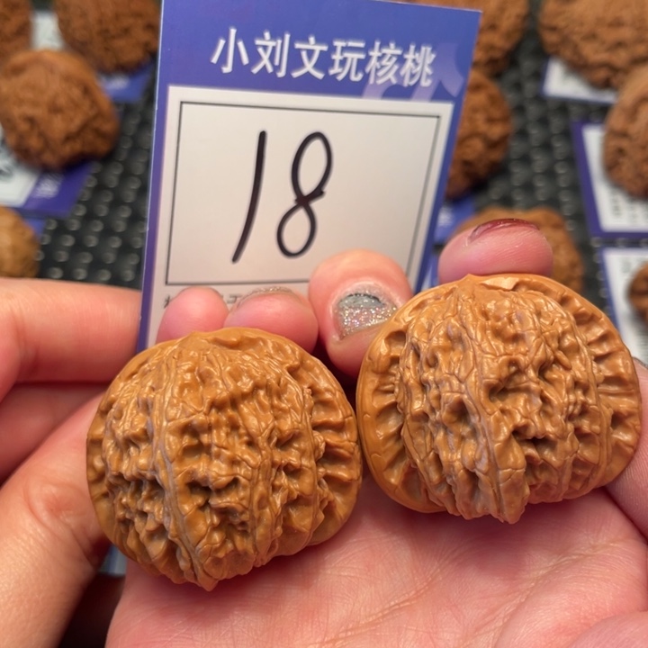 桃核把件38白狮子18。。。