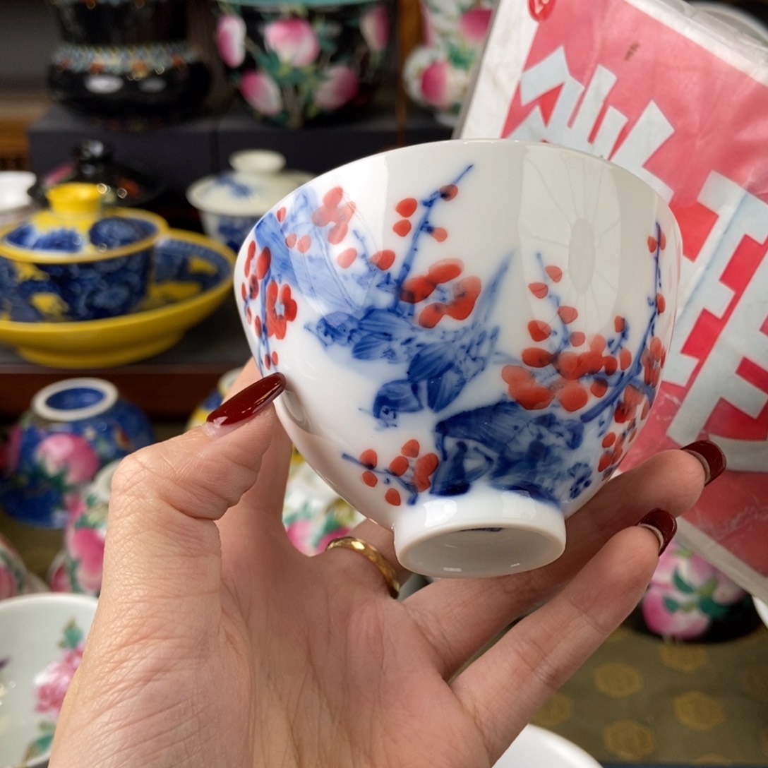 陶瓷艺术家的作品是一个人