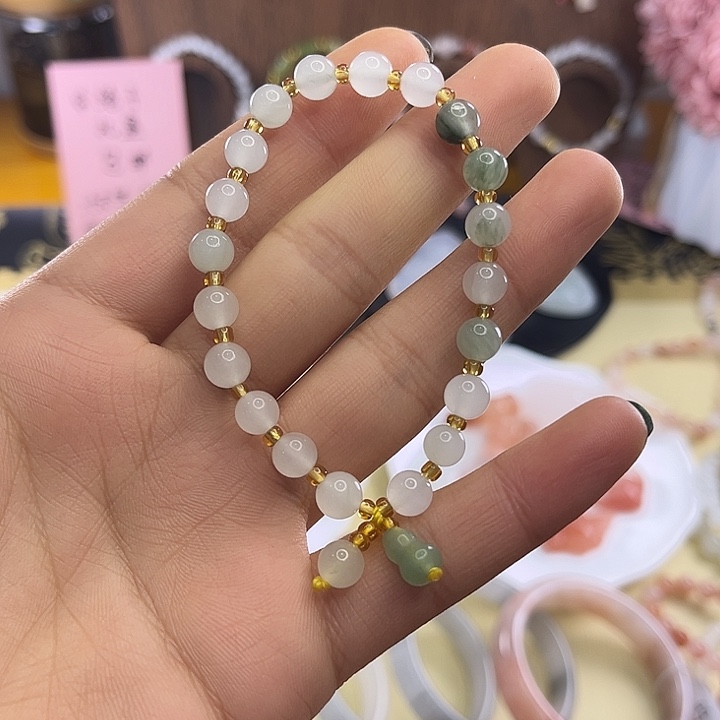 石英质玉未镶嵌颈饰
