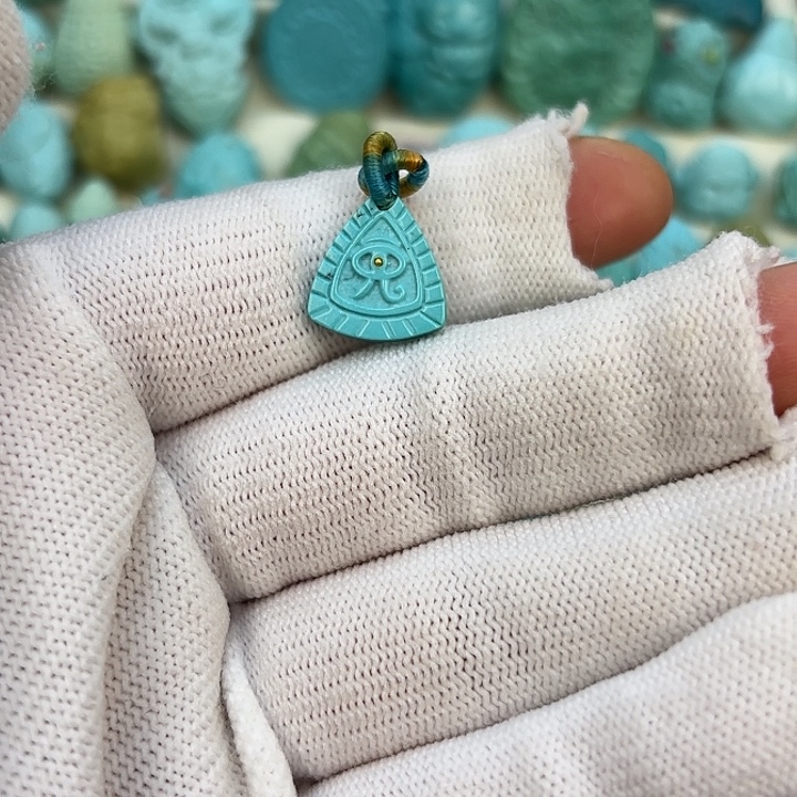 绿松石未镶嵌挂件