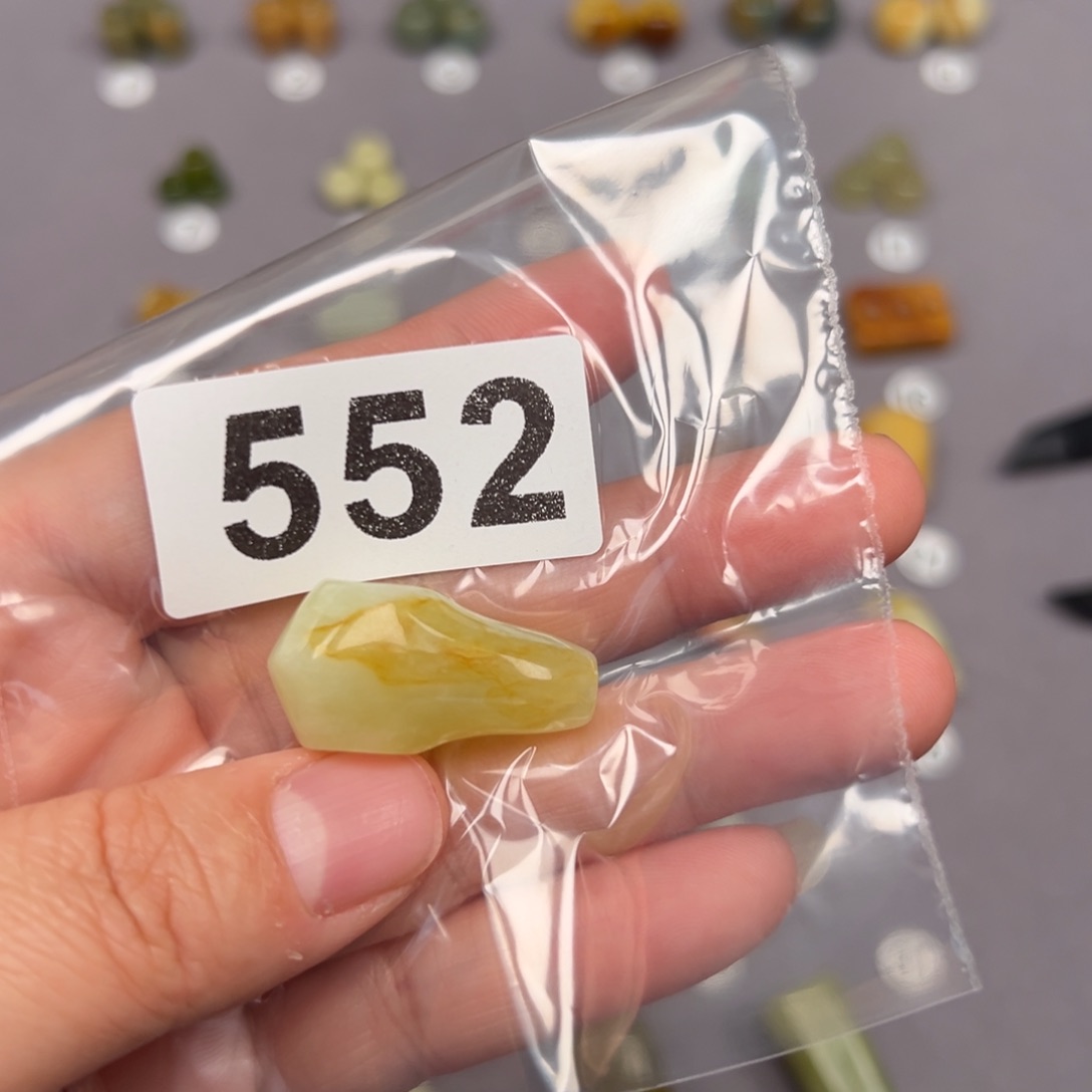 未镶嵌蛇纹石玉颈饰随**～