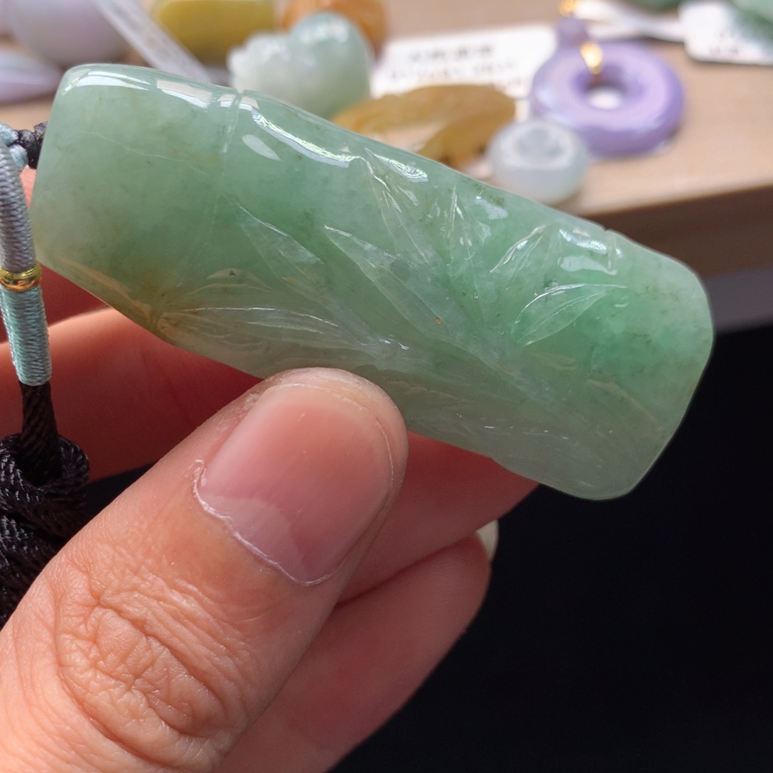 颈饰未镶嵌翡翠吊坠