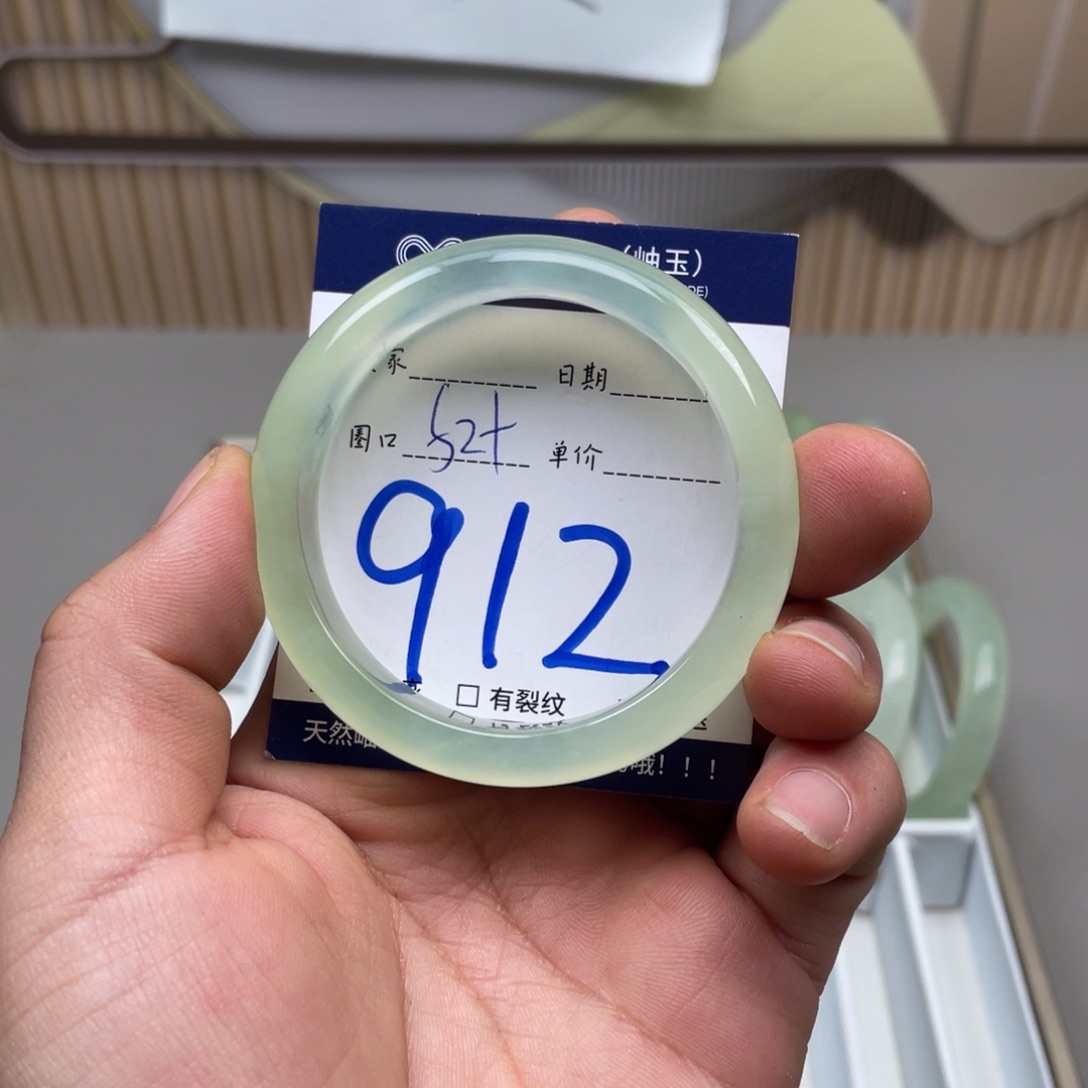 岫玉手镯手镯未镶嵌