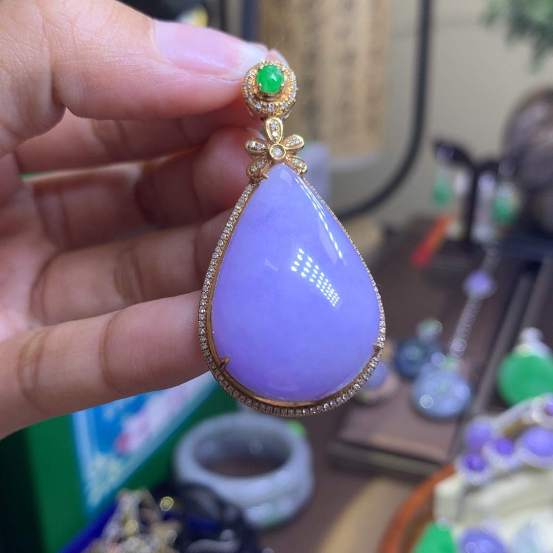 翡翠颈饰18K金镶嵌翡翠