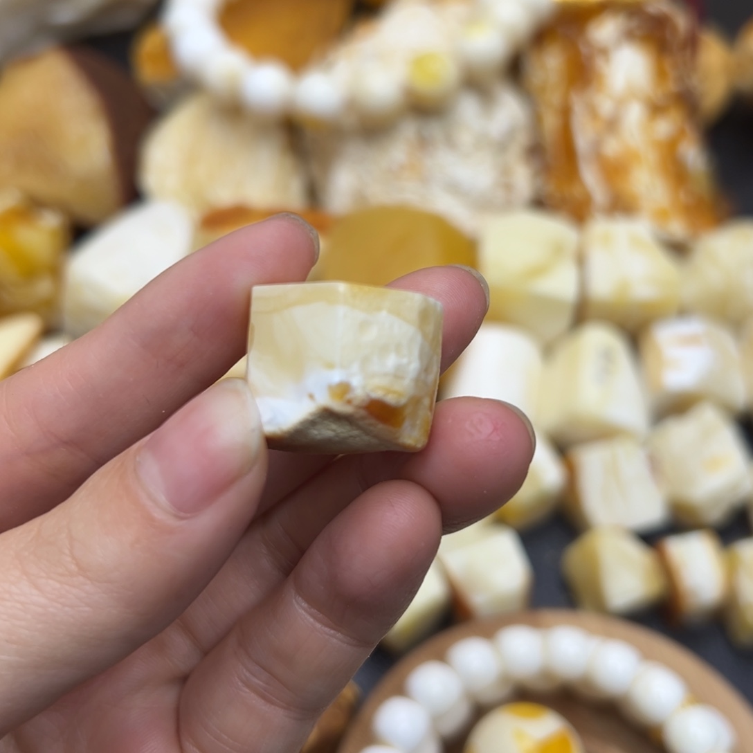 定制琥珀未镶嵌哈*棍蜜蜡