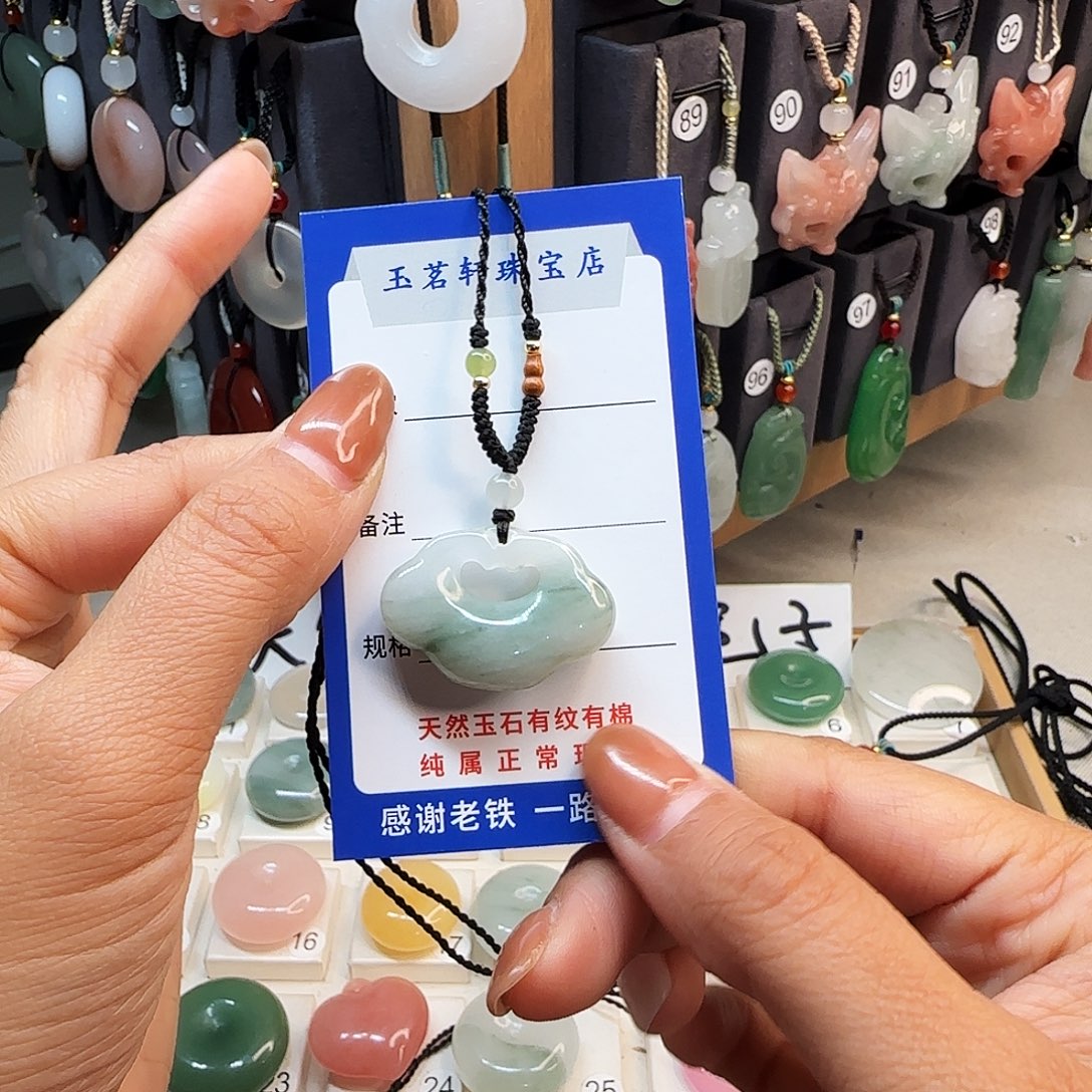 石英质玉未镶嵌颈饰