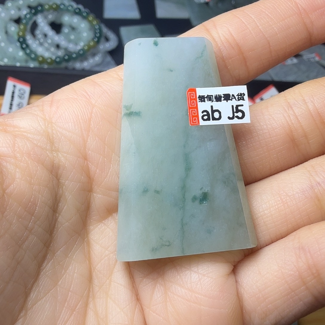 春***里翡翠未镶嵌颈饰天然缅甸翡翠A货