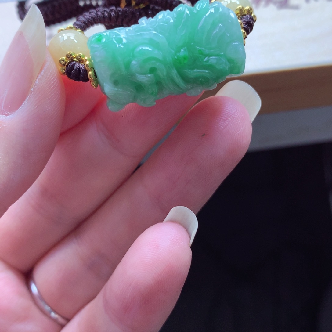 翡翠颈饰未镶嵌吊坠