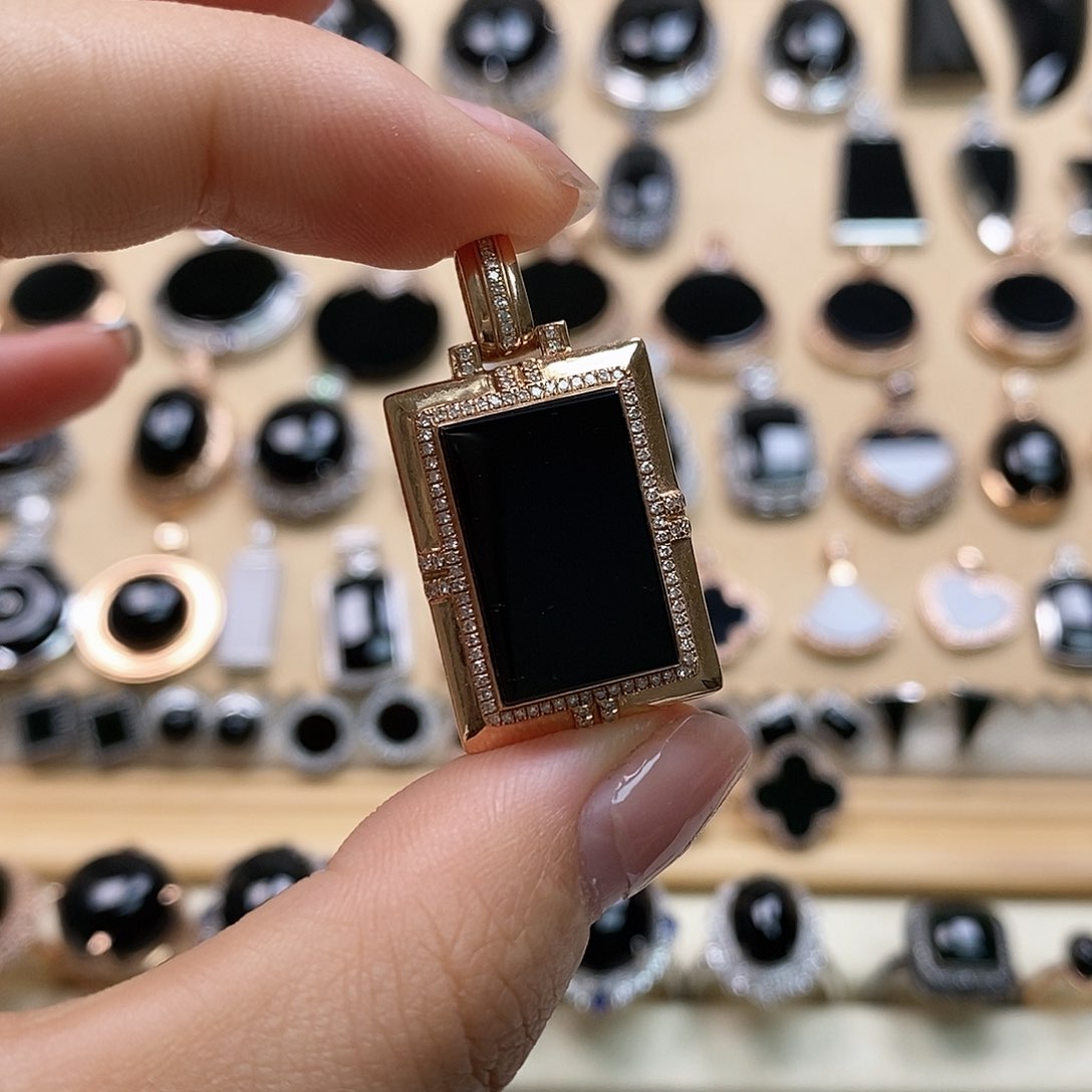 翡翠颈饰18K金镶嵌天然翡翠墨翠