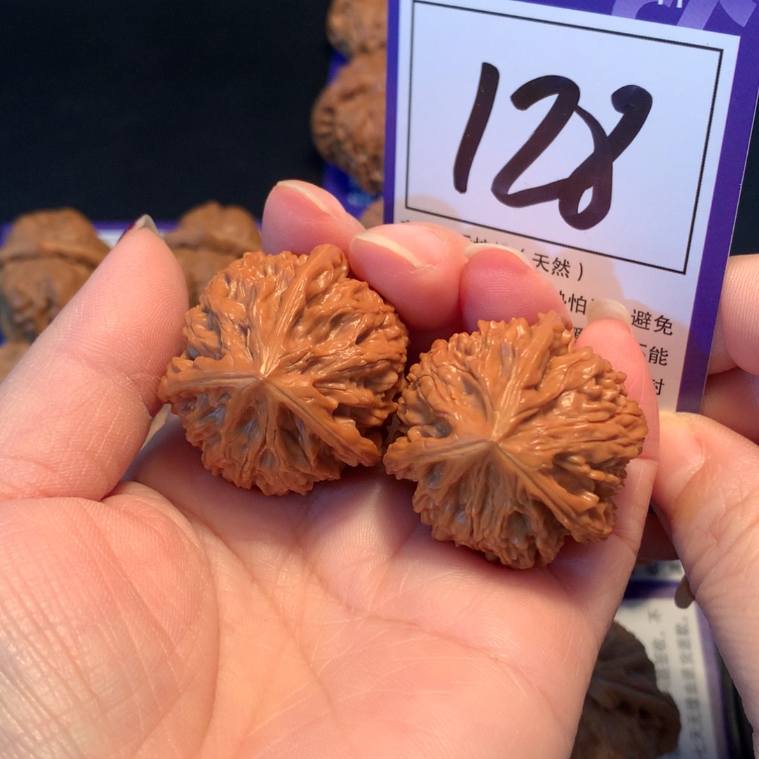 文玩核桃把件128文山三棱3.5