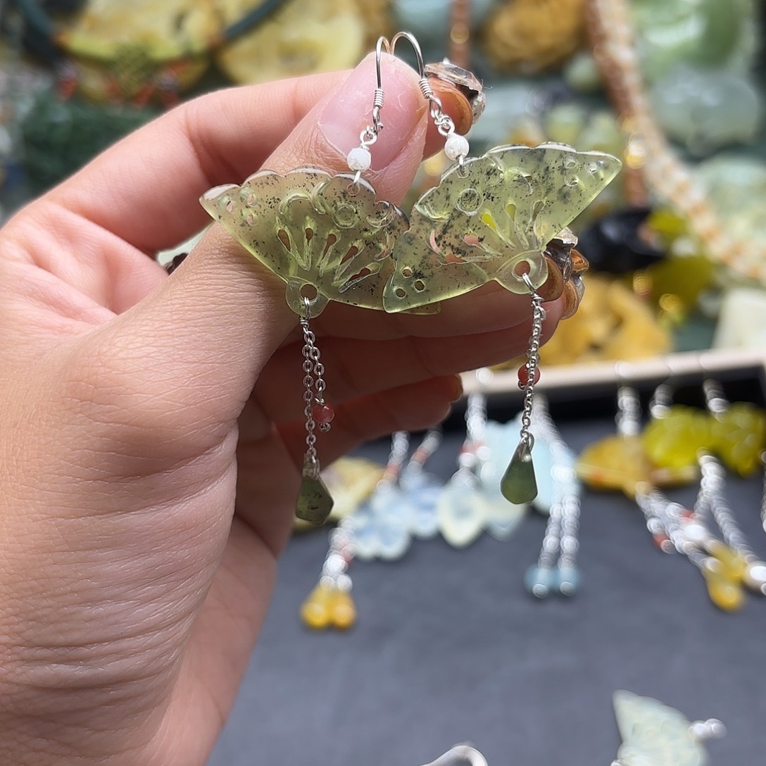 蛇纹石玉未镶嵌吊坠