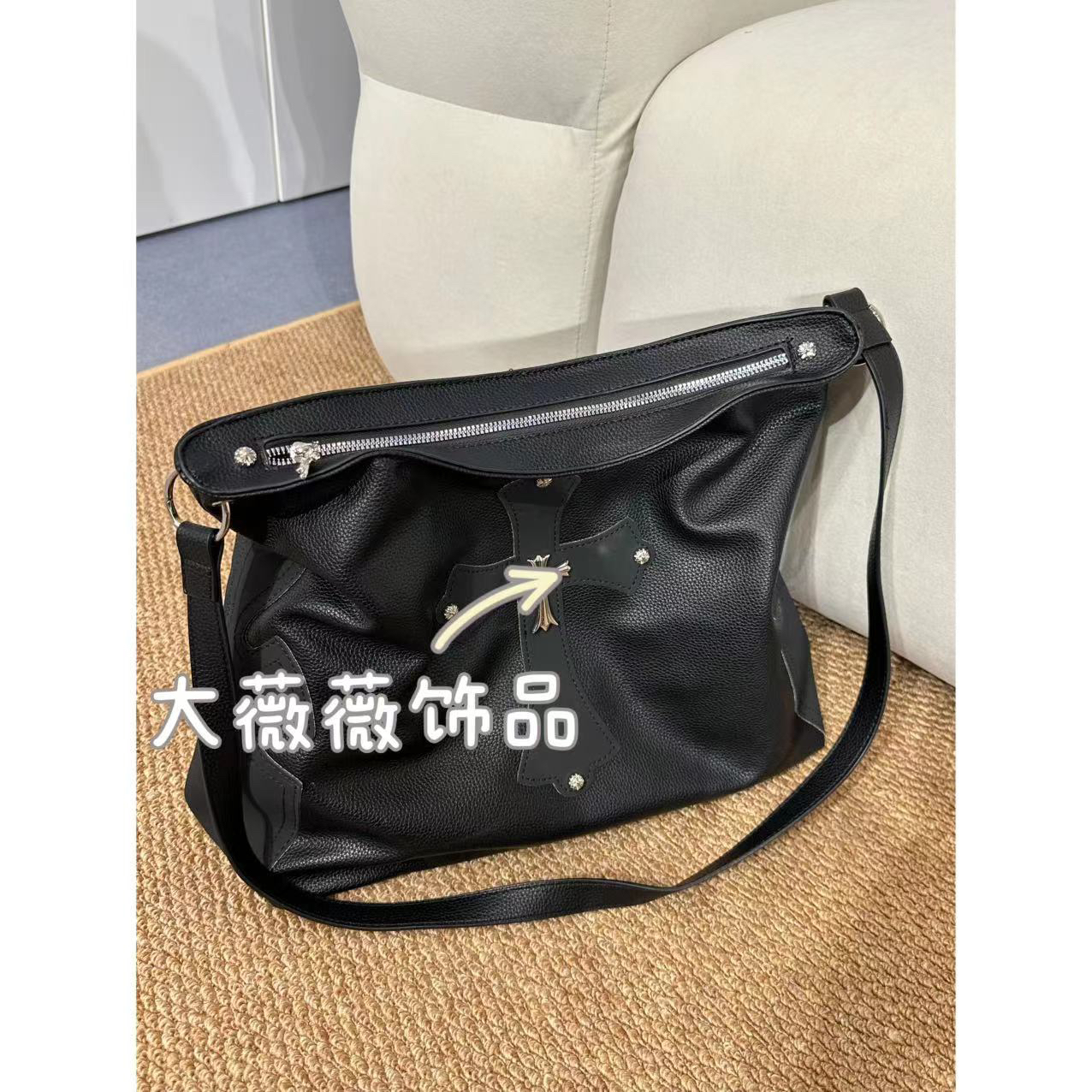 黑色十字架斜挎包包-38321