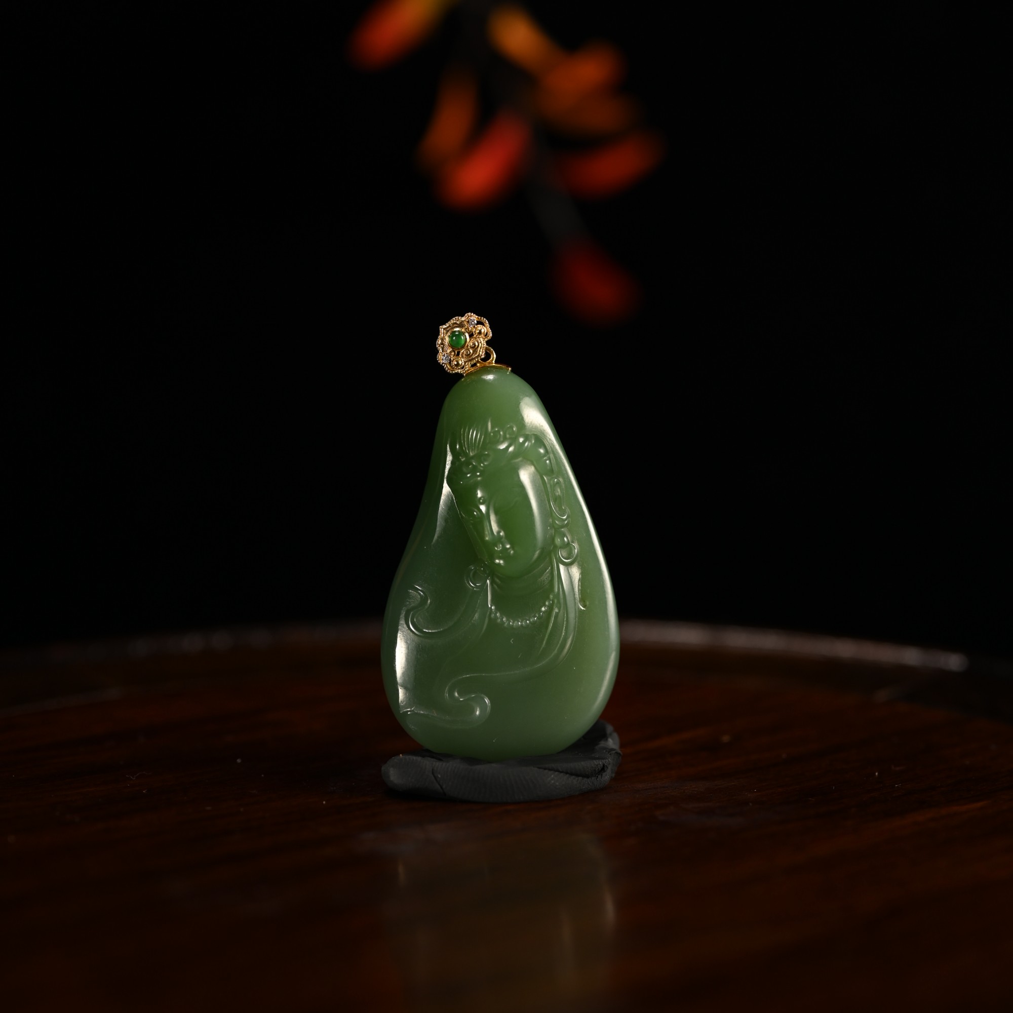 LOT8806 25YU109632和田玉碧玉观音挂件/匡时