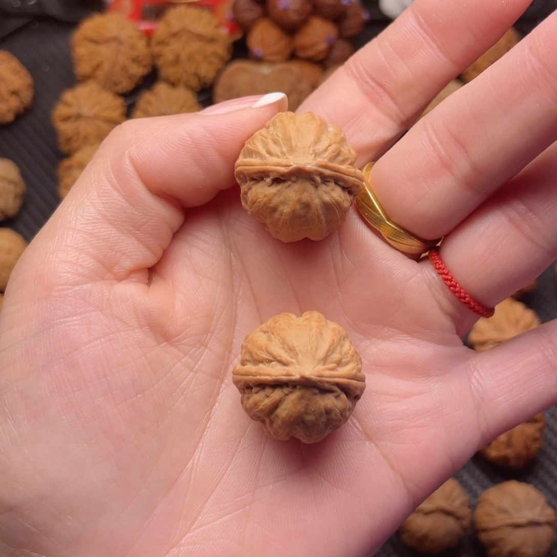 〃***つ文玩核桃把件百财