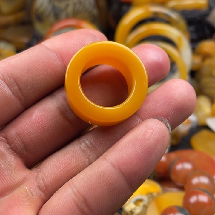 石英质玉（黄龙玉）合金车挂戒指