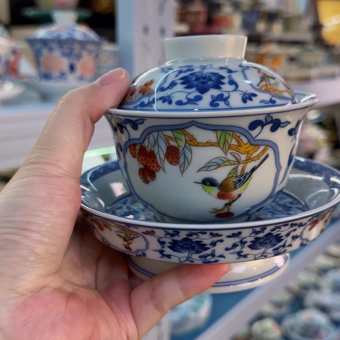 瓷片盖碗很精致很好看