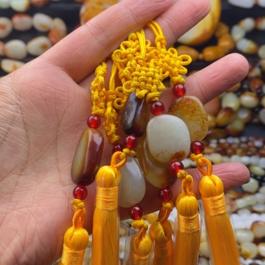 和田玉颈饰未镶嵌