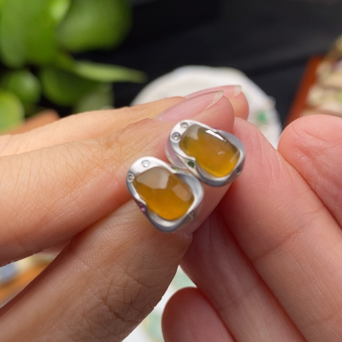 翡翠耳饰18K金镶嵌耳钉