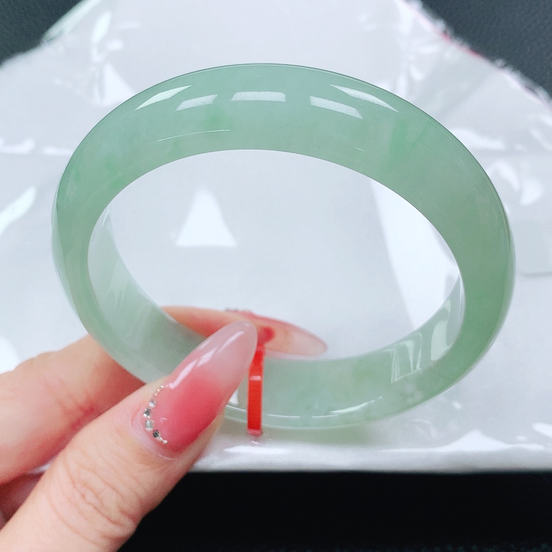翡翠手镯未镶嵌58圈