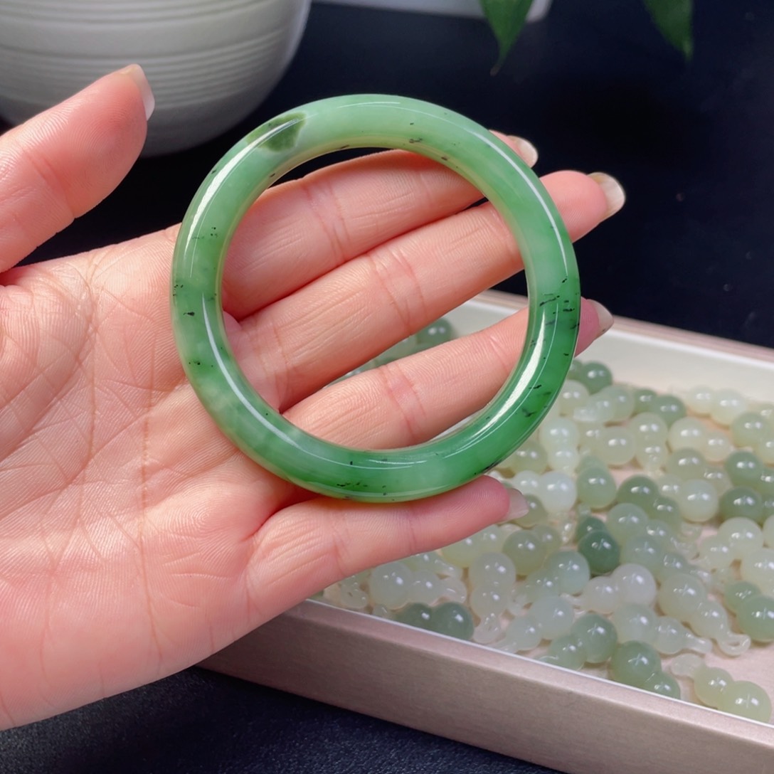 和田玉手镯未镶嵌M****調297苹果绿手镯67