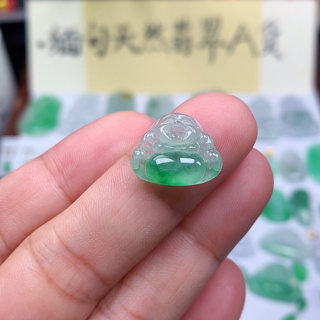 翡翠裸石缅甸天然A货翡翠阳绿佛公