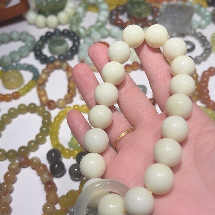 未镶嵌蛇纹石玉手持