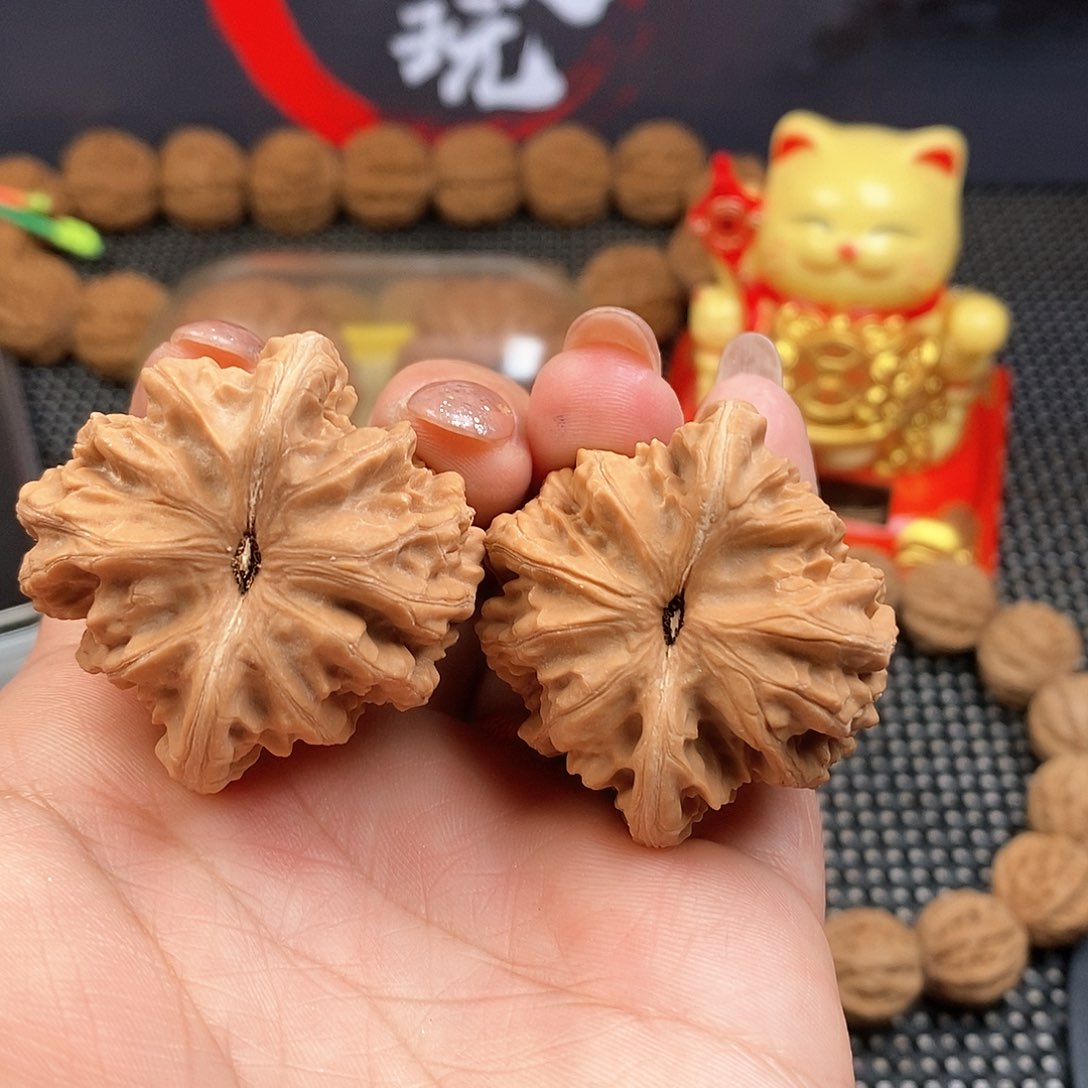 文玩核桃吊坠40尺野生霞云岭全品